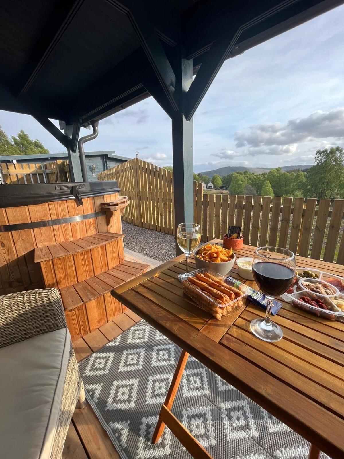 Retreat Hot Tub Highland Cabin 因弗内斯 外观 照片